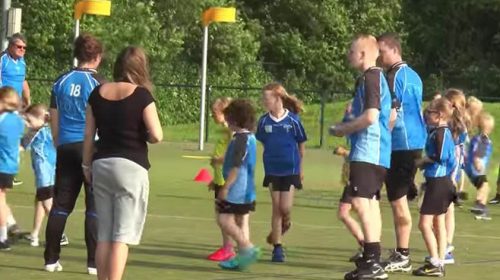 Video: Oranje internationals geven clinic bij Koveni