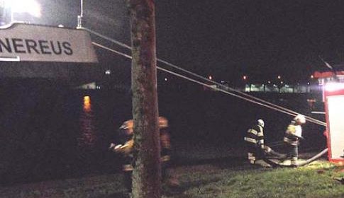 Politie onderzoekt botsing tussen twee schepen op Amsterdam-Rijnkanaal