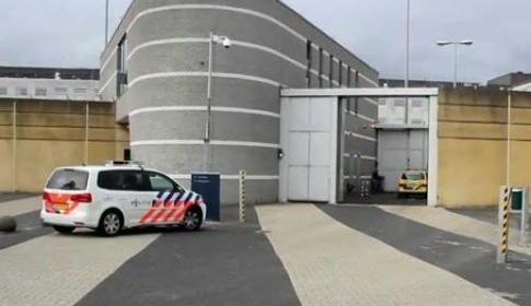 Twee medewerkers gewond bij steekincident in gevangenis Nieuwegein