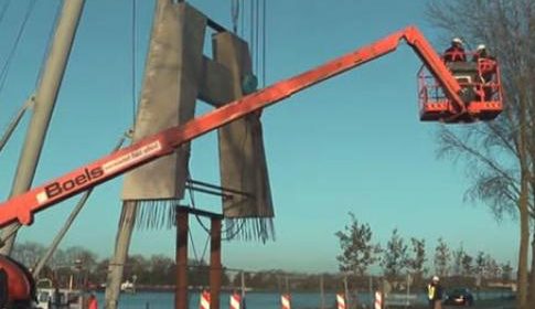 Brugpijlers Plofsluisbrug geplaatst