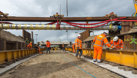 600.000 kilo beton succesvol verplaatst bij de Beatrixsluis