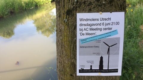 Protest tegen torenhoge windmolens in polder Rijnenburg