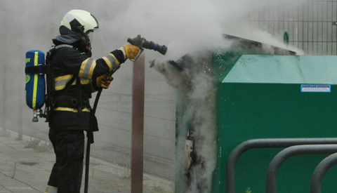 Video: Brand in kledingcontainer bij Sporthal Galecop