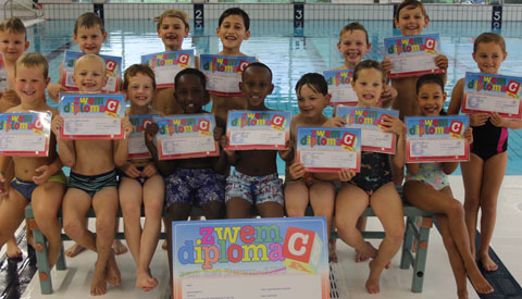Kinderen behalen hun C-zwemdiploma