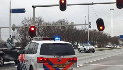 Verkeerslicht laat los op de N408