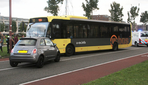 Streekbus in botsing met personenauto