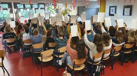 Uitreiking certificaten Cambridge English aan Oosterlicht-leerlingen