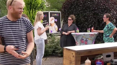 Bewoners aan de Utrechtsestraatweg genieten van BBQ ondanks Corona