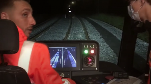 Superlange tram rijdt test van Nieuwegein naar IJsselstein