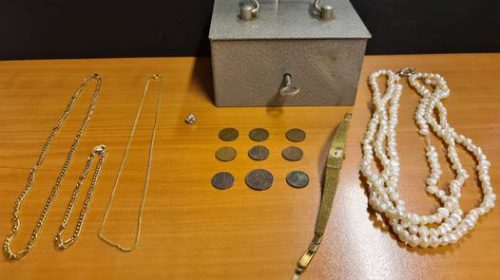 Magneetvisser vindt kluis met sieraden in de Hollandsche IJssel bij Nieuwegein