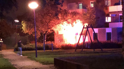 Update: Ontploffing zet schuur in de brand aan de Zeusburg