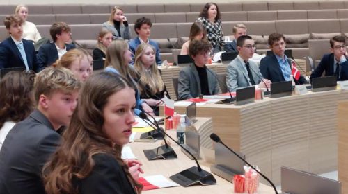 Leerlingen Anna van Rijn College debatteren over Europa