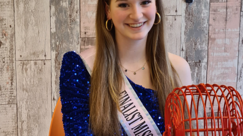 Finaliste Miss Teen of Utrecht regelt KBO-Bingo van de Linda Foundation