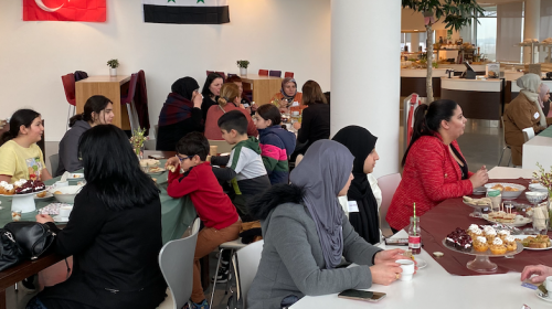 High tea voor Turkse en Syrische vrouwen op internationale vrouwendag in Nieuwegein