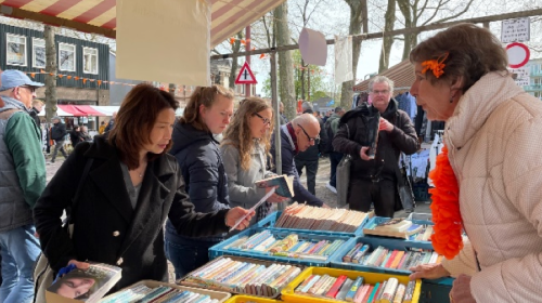 Boekenverkoop tijdens de Authentieke Dag in Vreeswijk