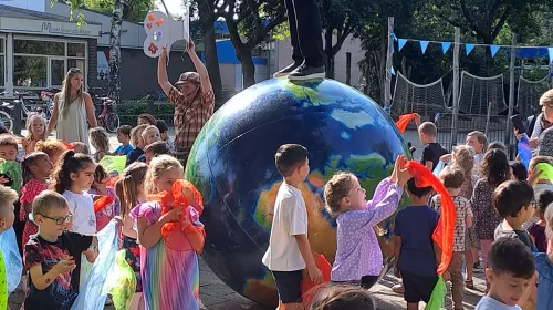 Burgemeester aanwezig bij opening feestweek basisschool De Meander