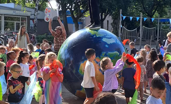 Burgemeester aanwezig bij opening feestweek basisschool De Meander