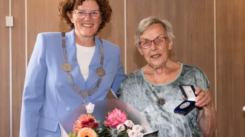 Anna van Rijnpenning voor mevrouw Suurmond – Pieneman (80)