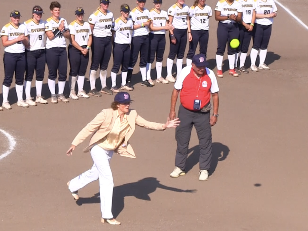 Burgemeester Marijke van Beukering opent EK Fastpitch Softbal voor vrouwen 2024