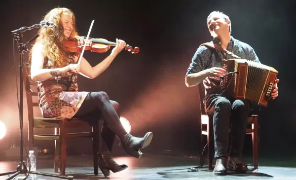 Meeslepend Folkconcert van superduo Walther/Cutting bij de Trekzakacademie