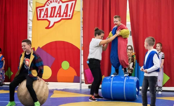 50 Jaar Vroonestein gevierd met circusvoorstelling en BBQ