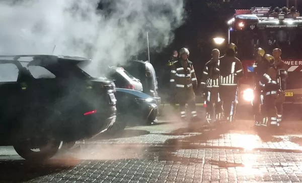 Auto totaal uitgebrand aan de Robijndrift