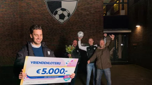 Voetbalvereniging JSV Nieuwegein ontvangt 5.000 euro van VriendenLoterij