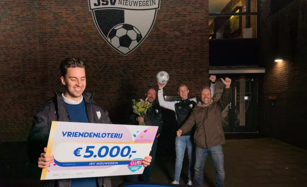 Voetbalvereniging JSV Nieuwegein ontvangt 5.000 euro van VriendenLoterij