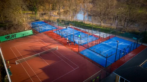 Nieuwe padelbanen bij TV Rijnhuyse worden feestelijk geopend