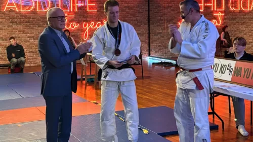 Jiu-Jitsu kampioenen gehuldigd tijdens het Kerstballen Judo Toernooi