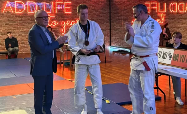 Jiu-Jitsu kampioenen gehuldigd tijdens het Kerstballen Judo Toernooi