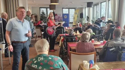 Lionsclub Nieuwegein deelt oliebollen uit !