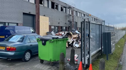 Grote brand in bedrijfsverzamelgebouw na uren blussen afgerond